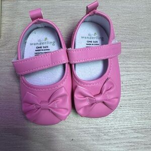Wanderling baby shoes one size nwot
